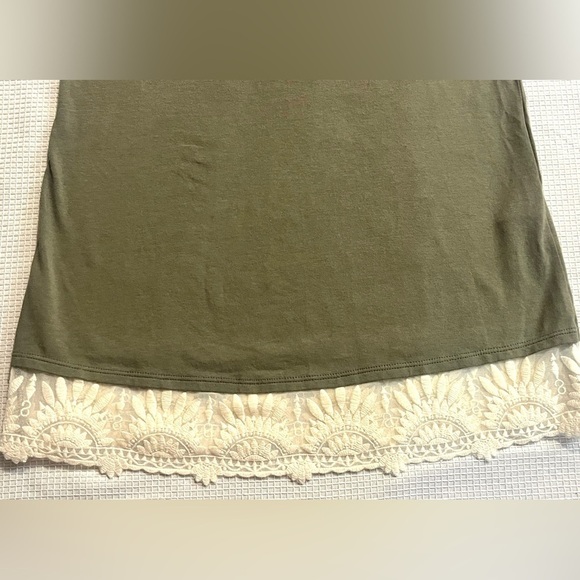 Hollister Women’s Olive Green Tank Top with Lace Hem Size XS - Picture 2 of 13